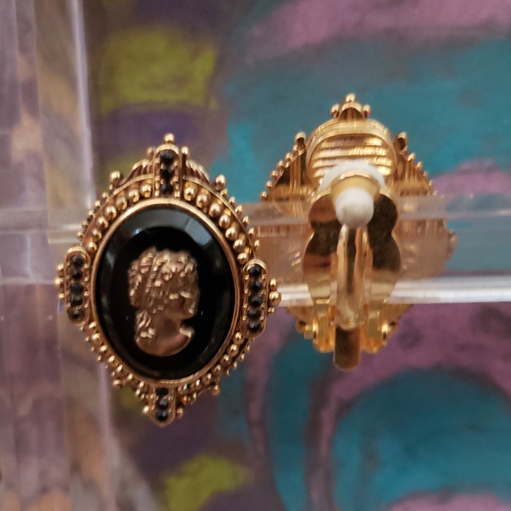 Edgar Berebi Helen Of Troy Cameo Earrings
